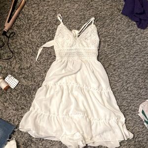 mid length white dress / worn once / size S